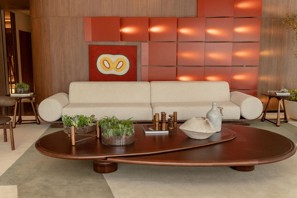 Apartamento decorado combina tecnologia, arte e design apresentando o futuro da habitação de alto padrão